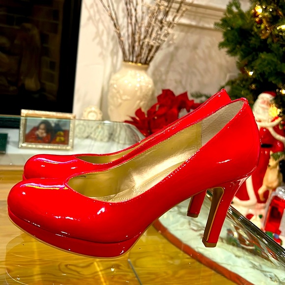 Tahari shoes new. Zice 6.5 beautiful red color. Comfy and chic and elegant. - Picture 1 of 6